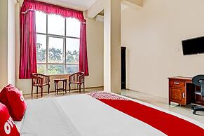 OYO Life 90544 Grand Redisa