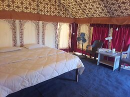 DESERT INN CAMP