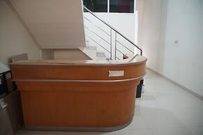 OYO 93388 Enjoy Homestay & Cafe