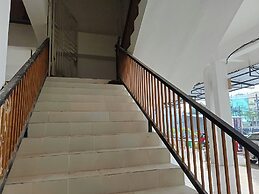 OYO 93388 Enjoy Homestay & Cafe