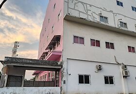 OYO 93388 Enjoy Homestay & Cafe