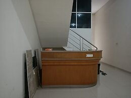 OYO 93388 Enjoy Homestay & Cafe