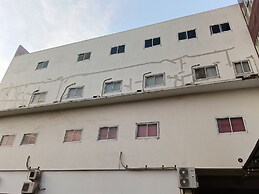 OYO 93388 Enjoy Homestay & Cafe