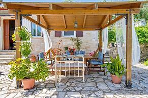 Georgina House in Velianitatika