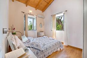 Georgina House in Velianitatika