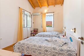 Georgina House in Velianitatika