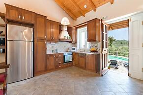 Georgina House in Velianitatika