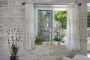 Georgina House in Velianitatika