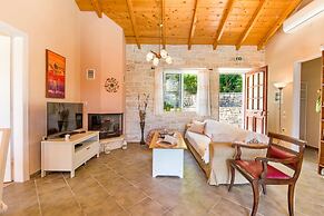 Georgina House in Velianitatika