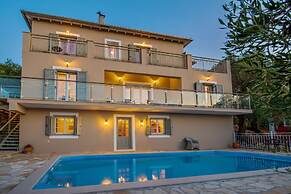 Villa Skopsie in Paxi