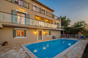 Villa Skopsie in Paxi