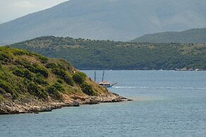 Evanna House in Saint Stephanos