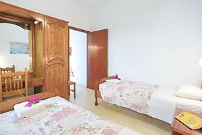 Evanna House in Saint Stephanos