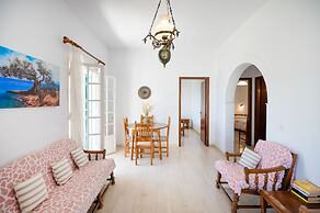 Evanna House in Saint Stephanos