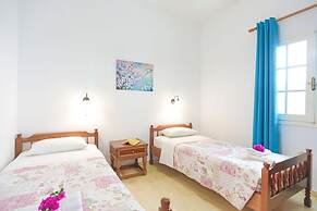 Evanna House in Saint Stephanos