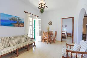 Evanna House in Saint Stephanos