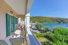 Evanna House in Saint Stephanos