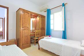 Evanna House in Saint Stephanos