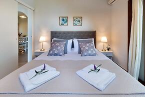 Aglaia Villa in Longos