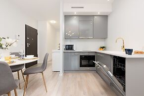 Roomy Apartment Grzybowska219 by Renters