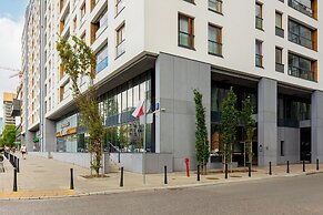 Roomy Apartment Grzybowska219 by Renters