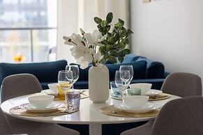 Roomy Apartment Grzybowska219 by Renters