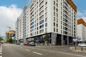 Roomy Apartment Grzybowska219 by Renters