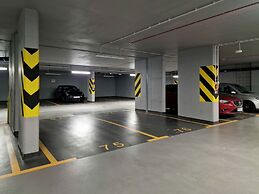 Roomy Apartment Grzybowska219 by Renters