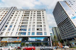 Roomy Apartment Grzybowska219 by Renters