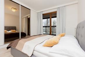 Roomy Apartment Grzybowska219 by Renters