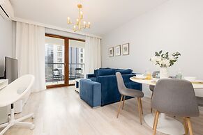 Roomy Apartment Grzybowska219 by Renters