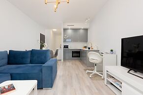 Roomy Apartment Grzybowska219 by Renters