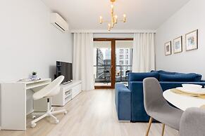 Roomy Apartment Grzybowska219 by Renters
