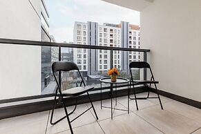 Roomy Apartment Grzybowska219 by Renters