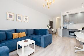 Roomy Apartment Grzybowska219 by Renters