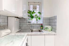 Central & Stylish 1BD Flat - 8mins to Greenwich!