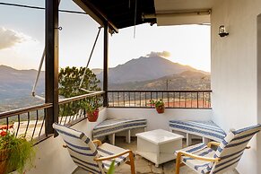 EMPHASIS Traditional House