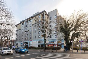 Spacious Apartment Vistula by Renters