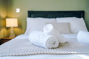 Hilltop Serviced Apartments - Stockport