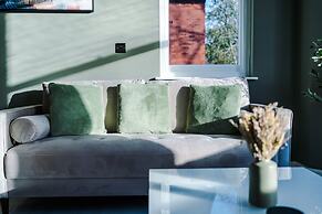 Hilltop Serviced Apartments - Stockport