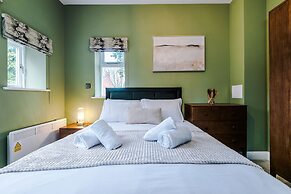 Hilltop Serviced Apartments - Stockport