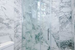 Hilltop Serviced Apartments - Stockport