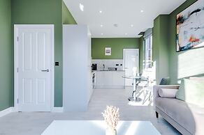 Hilltop Serviced Apartments - Stockport