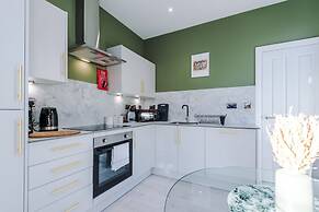 Hilltop Serviced Apartments - Stockport