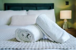 Hilltop Serviced Apartments - Stockport