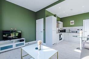 Hilltop Serviced Apartments - Stockport