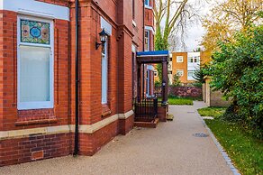 Hilltop Serviced Apartments - Stockport