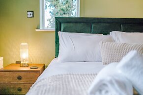 Hilltop Serviced Apartments - Stockport