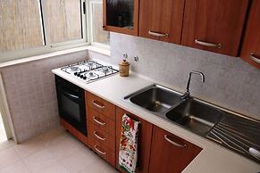 Trilocale Glicine piano terra Baia Verde