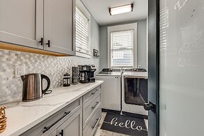 Chic Jacksonville Getaway, Walk to River & Parks!